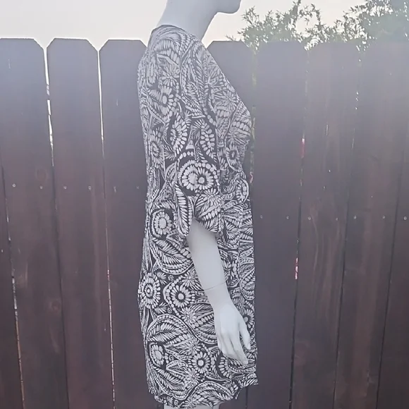 Banana Republic Black and White Floral Kimono - Picture 3 of 4